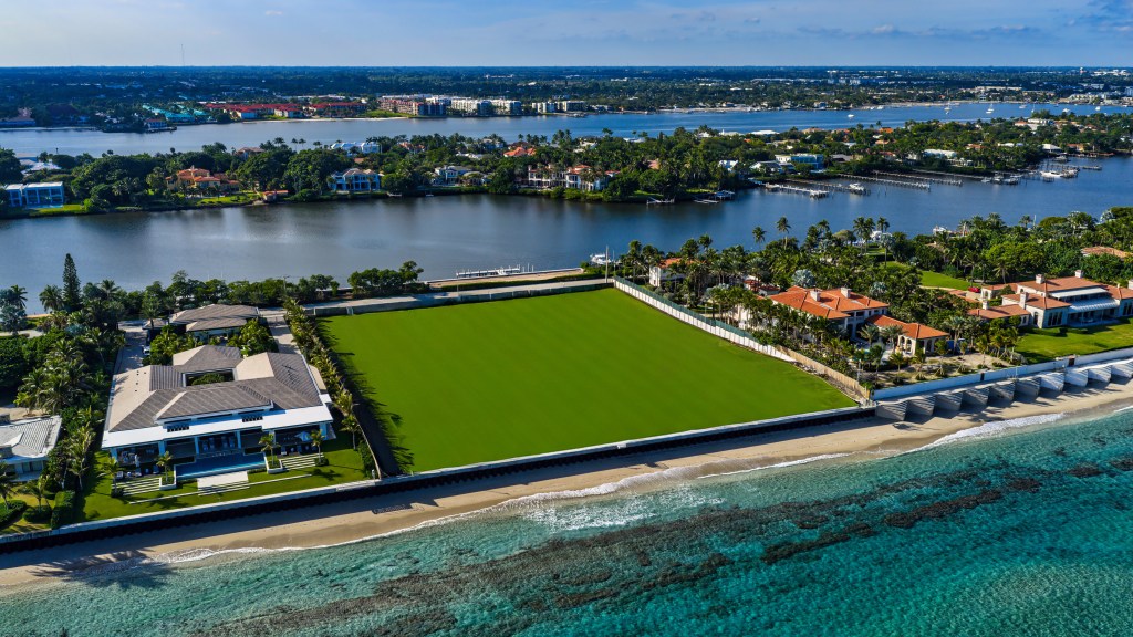 It's the second largest parcel in Manalapan -- and ready for the next dream house 