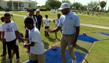 Ronde Barber teaches kids about golf as the Boys and Girls Clubs of Tampa Bay hosted the Bank of America's "Golf With Us" clinic. (Michael Epps - Spectrum Sports 360)