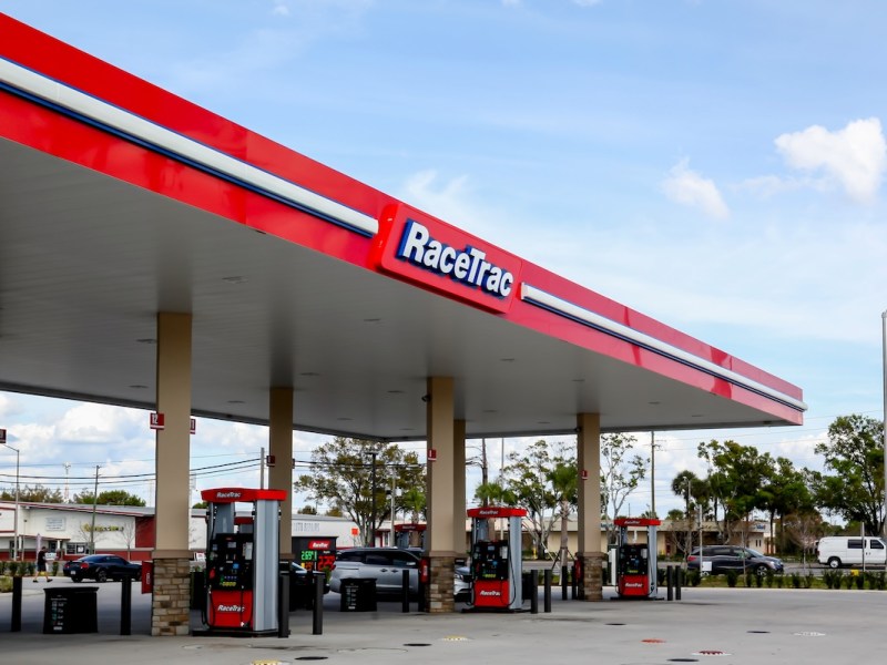 Florida gas prices climb past $4 per gallon overnight