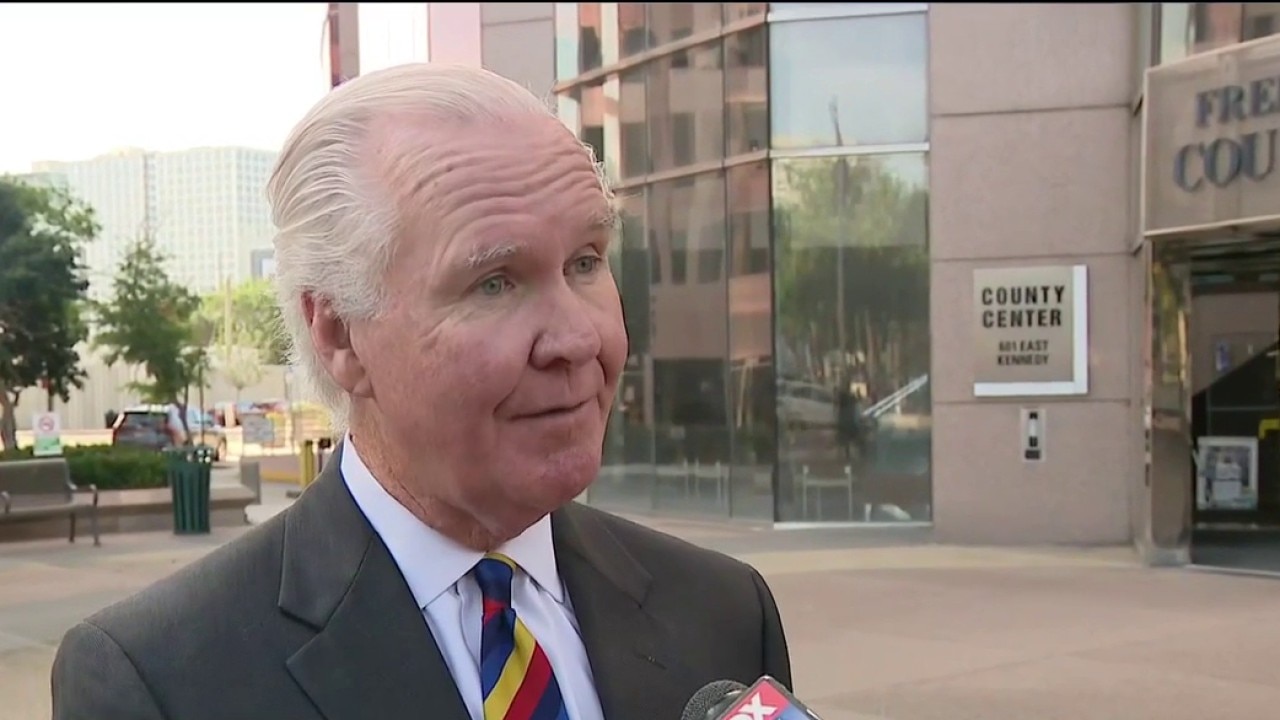 Former Mayor Bob Buckhorn announces mayoral run