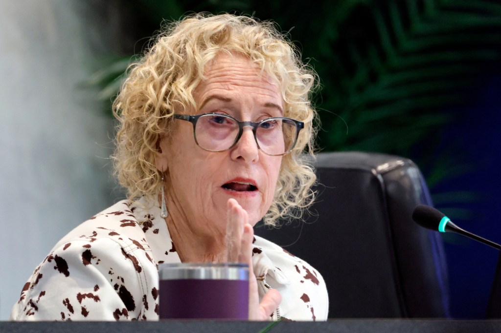 Broward schools to replace cities' police with own officers