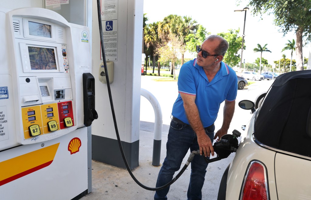 War-driven gas prices cause unease, but upward spiral has yet to deter travel around South Florida – Sun Sentinel