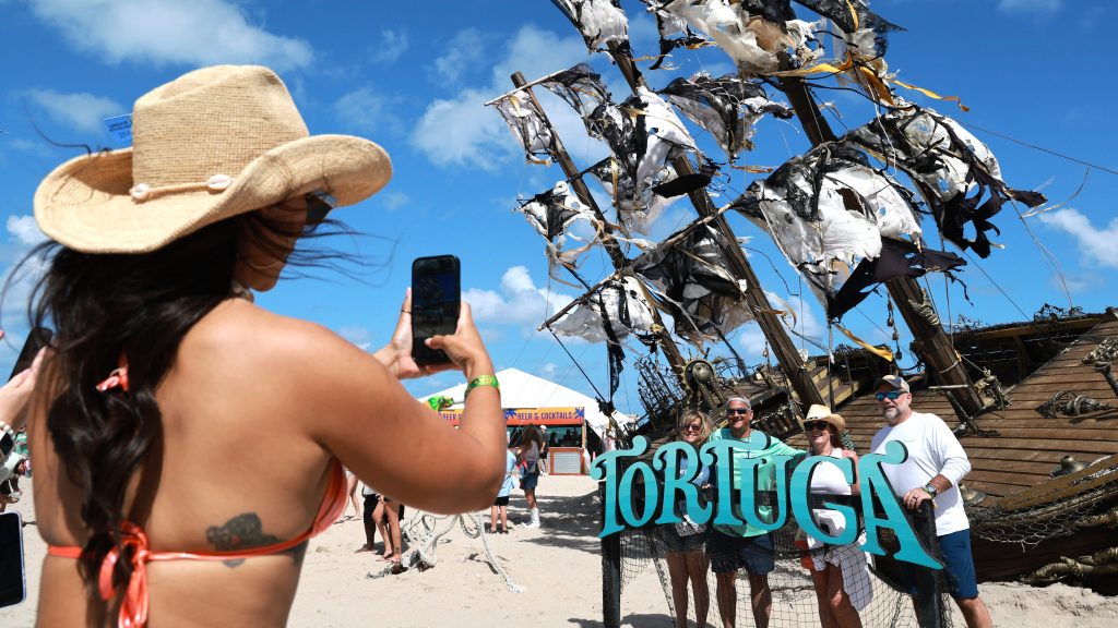 Gallery: Fans flock to Fort Lauderdale Beach Park for Tortuga Music Festival