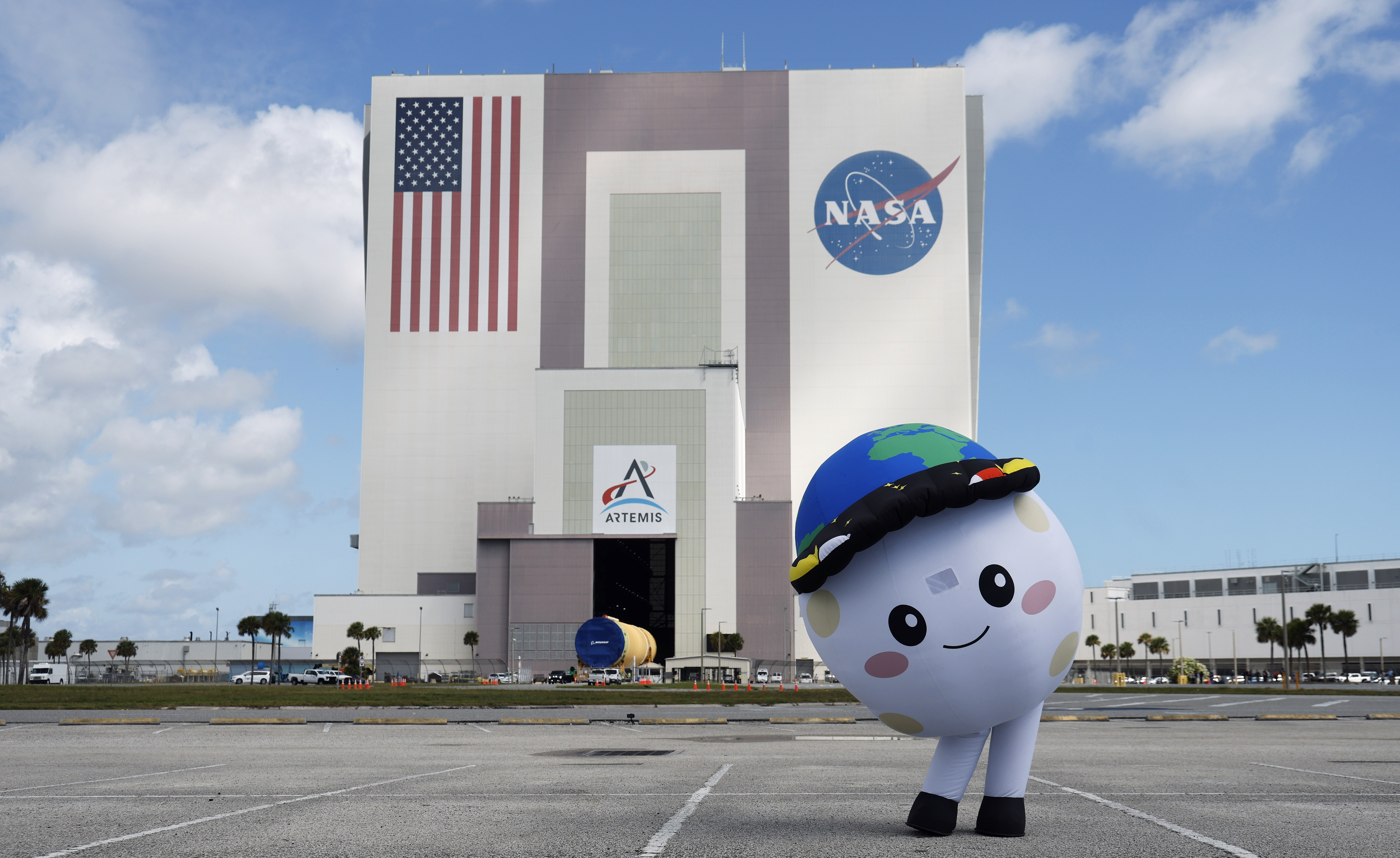 Rise makes an appearance as the Artemis III core stage...