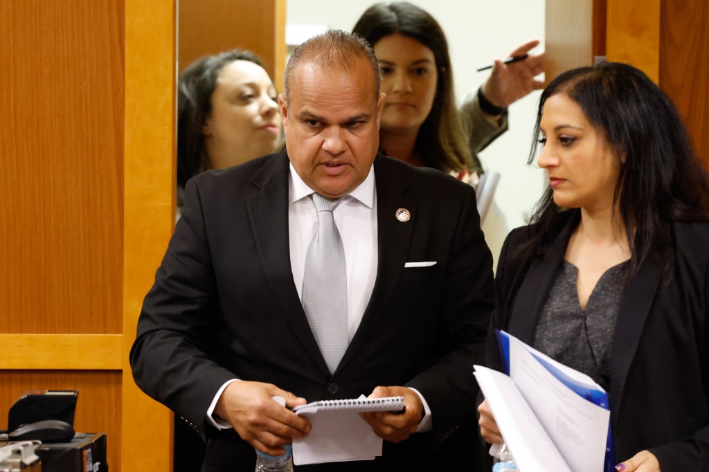 Former Osceola sheriff Lopez appears in court to resolve attorney ‘conflict’ – Orlando Sentinel