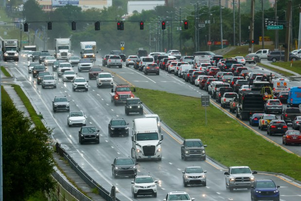 Dreary weather and a steady drizzle greet drivers during the lunch hour on Highway 50 in Clermont on Tuesday, April 7, 2026. (Rich Pope/Orlando Sentinel)
