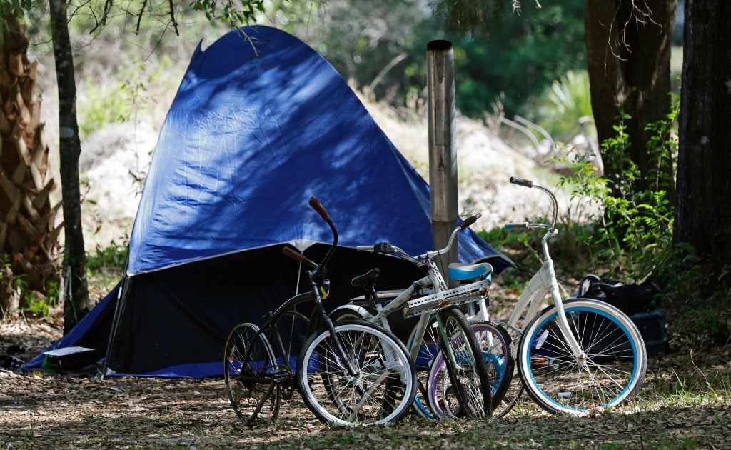 As homelessness rises in Union Park, county set to unveil shelter plan nearby – Orlando Sentinel