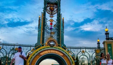 Guests snap photos by Universal Orlando’s glowing clock tower gate, buzzing with anticipation for the Epic Universe expansion. Epic Universe Harry Potter expansion