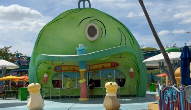 The scrim may have been removed from the Green Eggs and Ham Cafe in Islands of Adventure, but the sign is still missing.