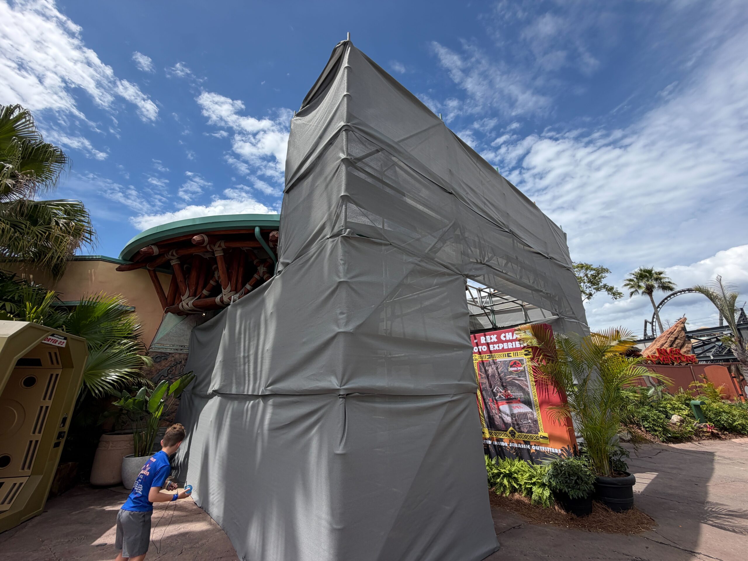Behind the scaffolding are advertisements for the T. rex chase photo op inside. The shop is usually the exit of Jurassic Park River Adventure, which is currently closed for refurbishment.