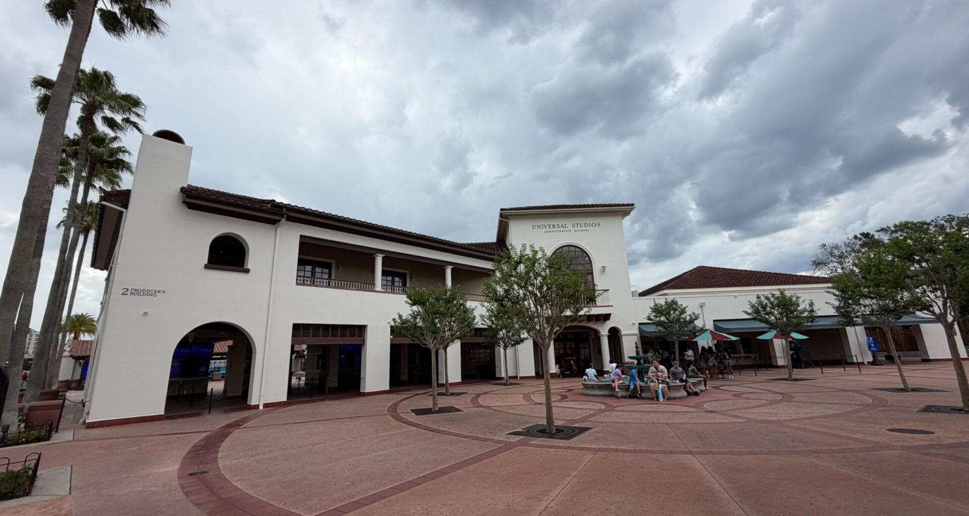 Universal Studios Florida Entrance Building (Almost) Completely Painted White
