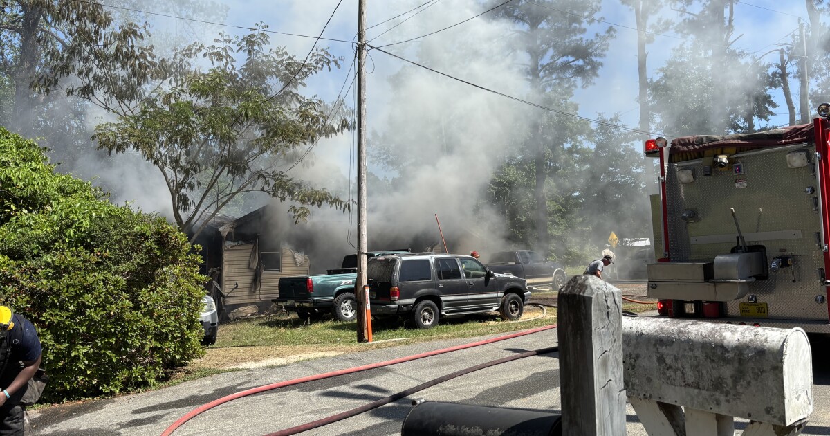 Fire crews working to put out two homes on fire in Havana