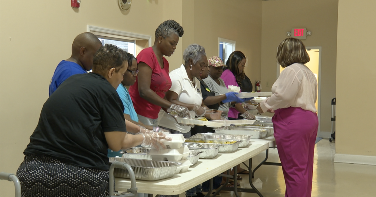 Church volunteers deliver hot weekend meals to seniors to fill assistance gap