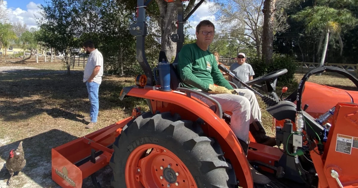 Lee County official wants city demo contract despite track record of illegal dumping | WGCU News