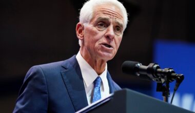 Former Florida governor Charlie Crist eyes St. Petersburg mayor's office