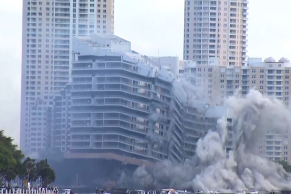Exclusive Mandarin Oriental Miami hotel vanishes in seconds with implosion