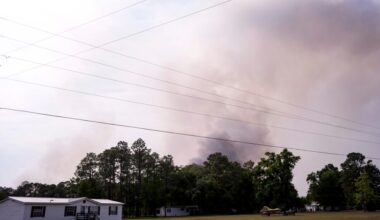 Wildfires burning in Georgia and Florida, homes destroyed