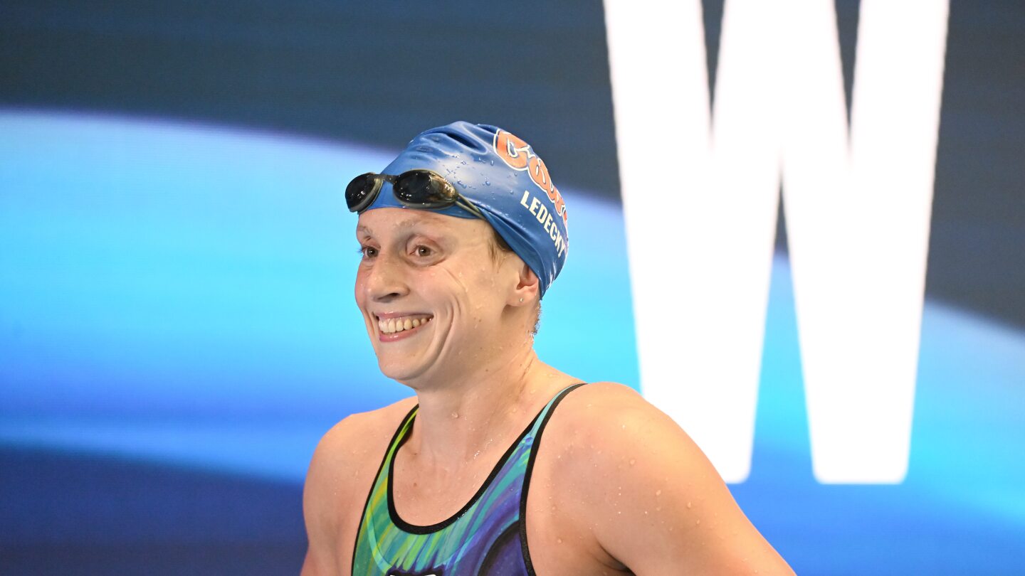 Katie Ledecky swims another historic 1500m freestyle time, extends 15-year win streak