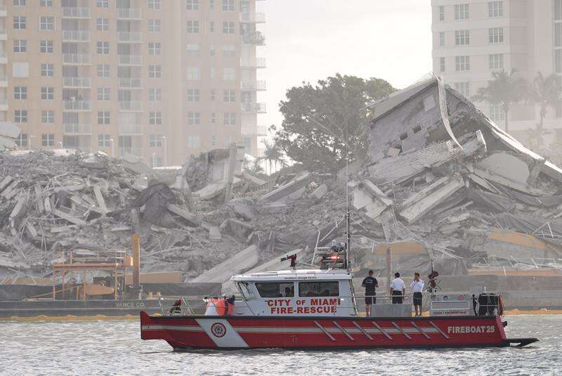 A 23-story hotel in exclusive Miami locale vanishes in seconds with implosion – Butler Eagle