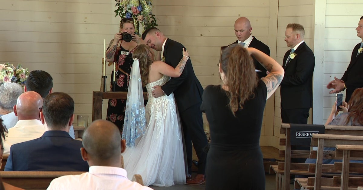 Couple affected by Cross Creek Ranch wedding venue closure marries for free at a new venue