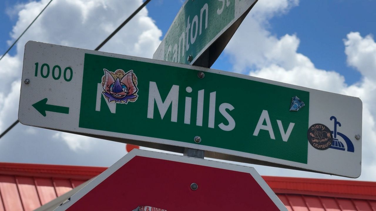 Mills Avenue sign in Orlando