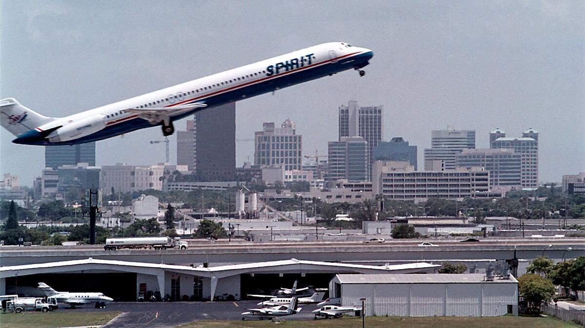 How Spirit Airlines changed colors over the years
