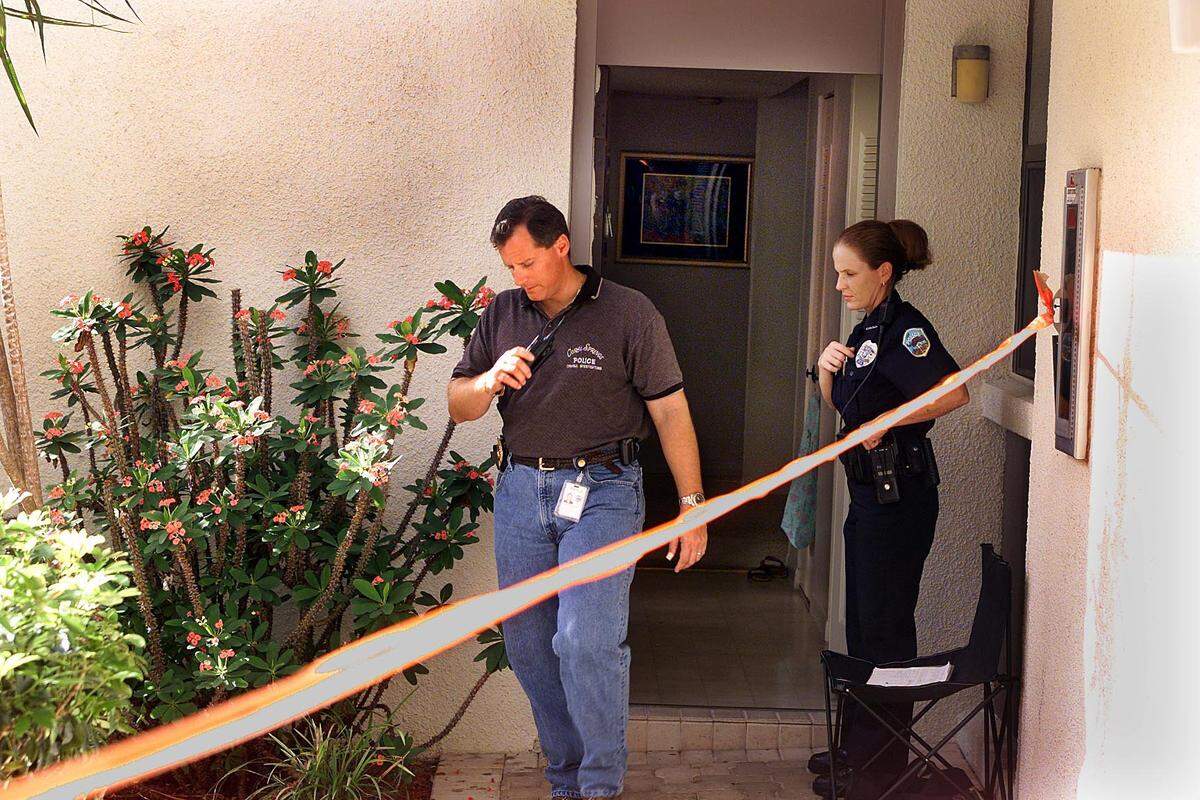 Double murder scene in Coral Springs. Police stand guard outside Apt. 101 at 8409 Forest Hill Blvd. in Coral Springs. Victims were identified as Odessia DonnaMarie Stephens, 24, and her daughter Hanesia Mullings, 4.