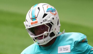 Miami Dolphins linebacker Quinton Bell