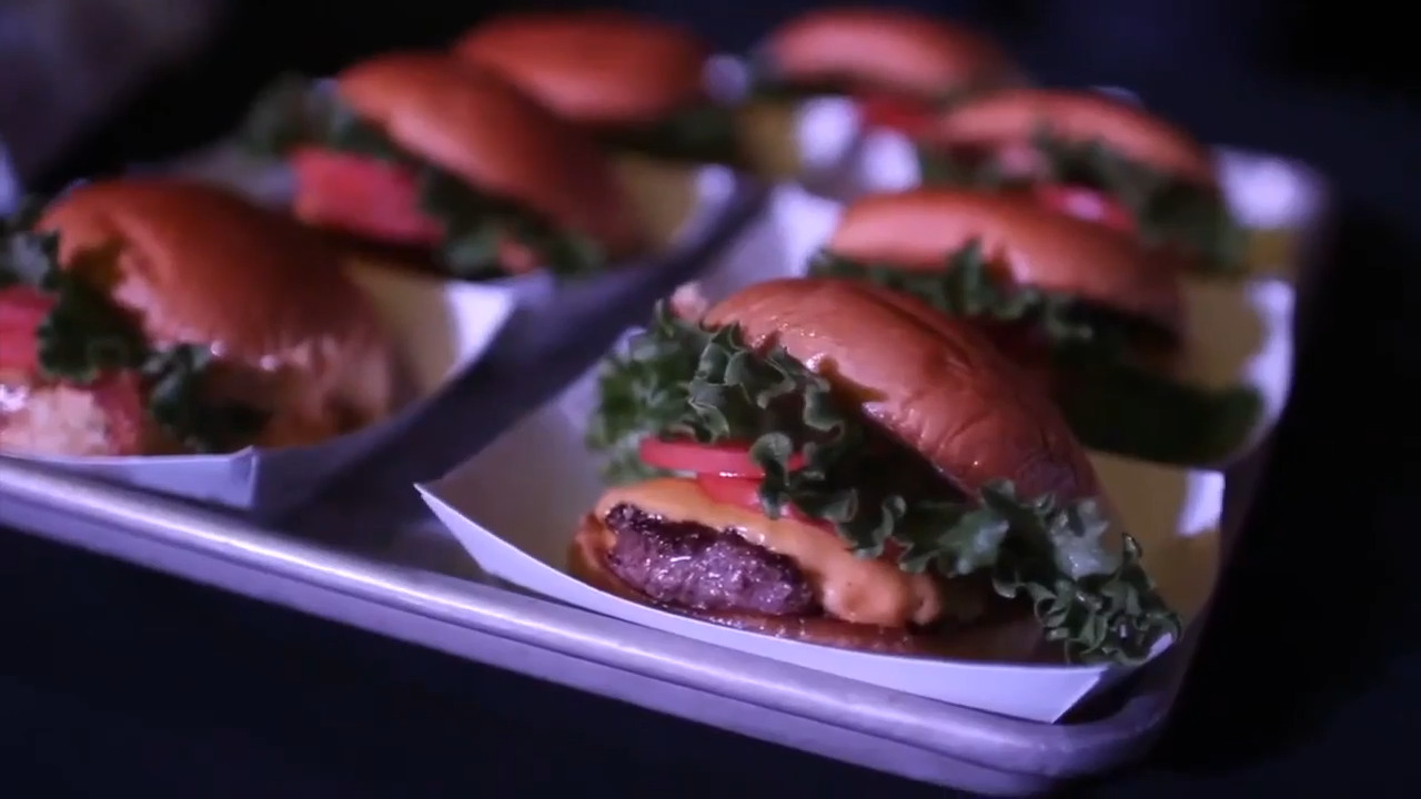 Hamburger House Party celebrates patties for National Burger Month at Mai-Kai in Fort Lauderdale - WSVN 7News | Miami News, Weather, Sports