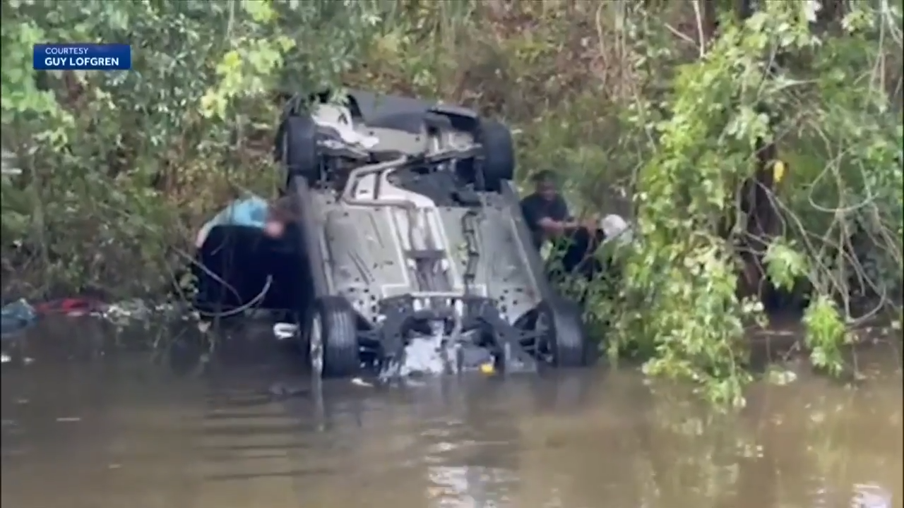 Witnesses rescue driver and passenger from car thar flipped into Fort Pierce creek - WSVN 7News | Miami News, Weather, Sports