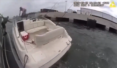 Deputies rescue drifting boater in Tampa Bay - WSVN 7News | Miami News, Weather, Sports