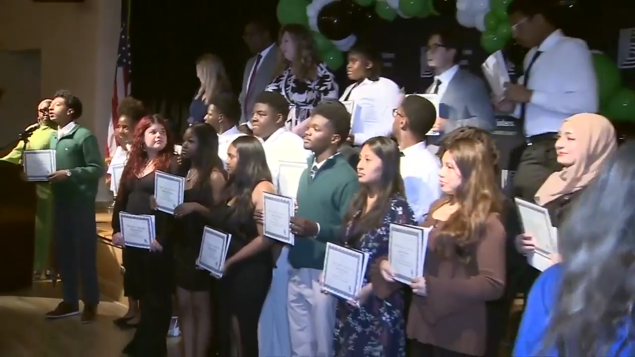 Big Brothers Big Sisters of Broward awards dozens of high school students with scholarships - WSVN 7News | Miami News, Weather, Sports