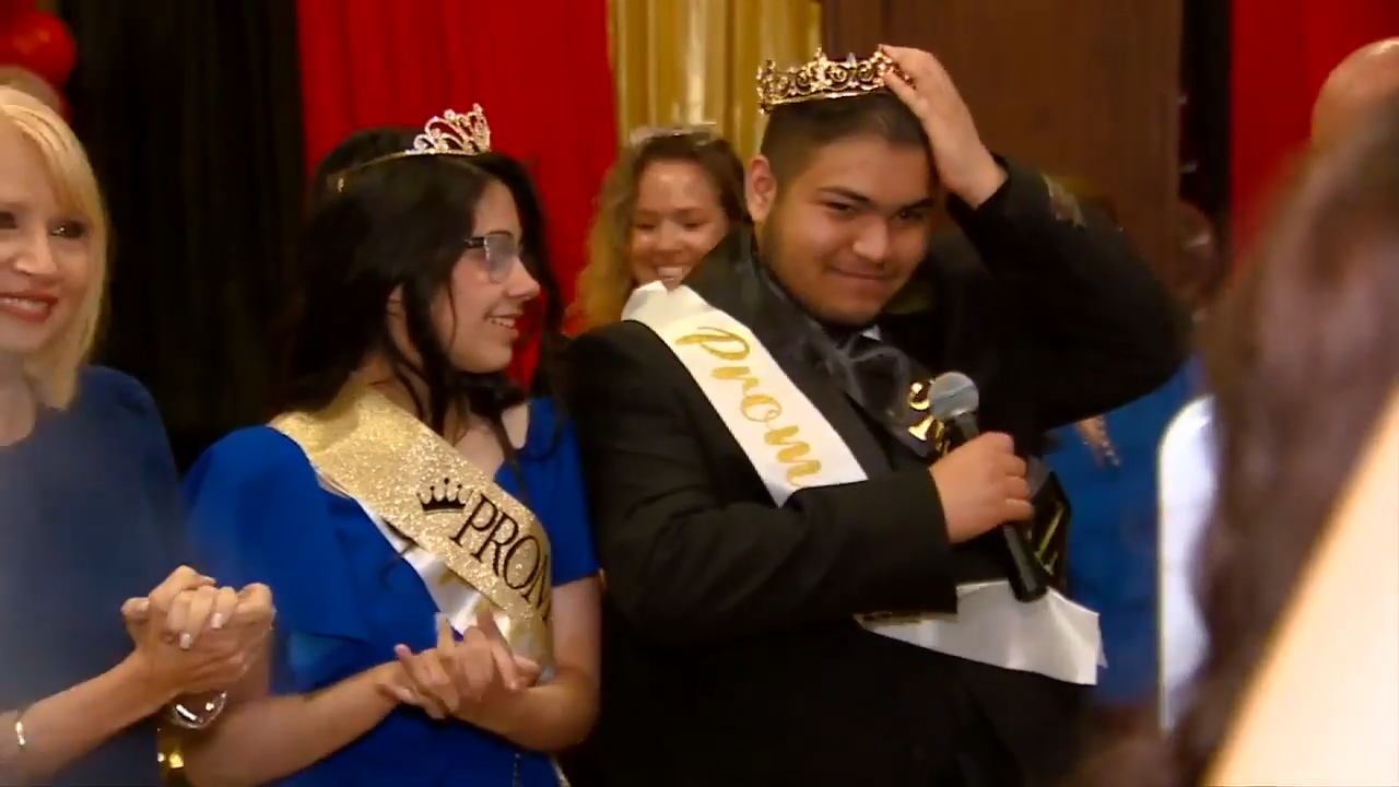 Organizers host prom night for high school seniors with special needs - WSVN 7News | Miami News, Weather, Sports
