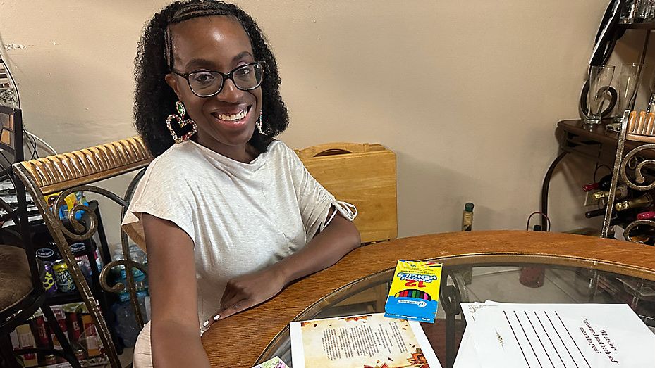 Alexia McKay with her coloring book. (Spectrum News/Saundra Weathers)