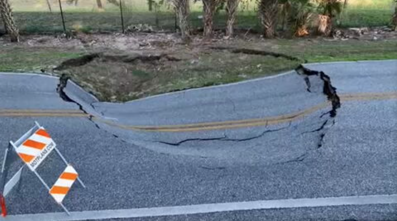 20 feet sinkhole near Orlando causes major concern for residents - WSVN 7News | Miami News, Weather, Sports