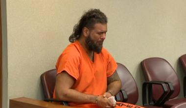 Man accused of assaulting and filming burned girlfriend breaks down at hearing – NBC 6 South Florida