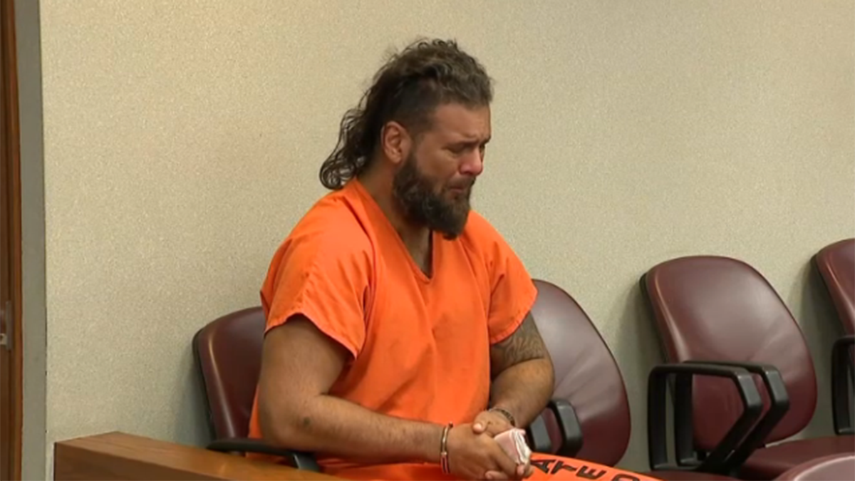 Man accused of assaulting and filming burned girlfriend breaks down at hearing – NBC 6 South Florida