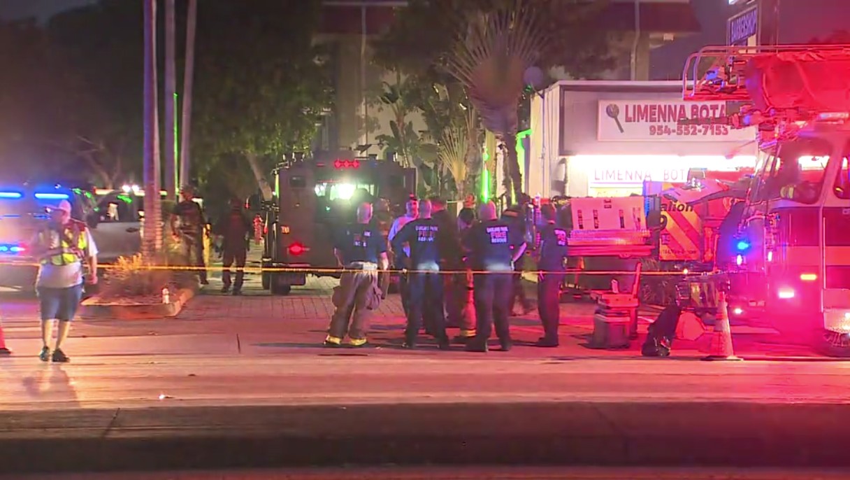 BSO responds to barricaded subject armed with a knife in Oakland Park - WSVN 7News | Miami News, Weather, Sports