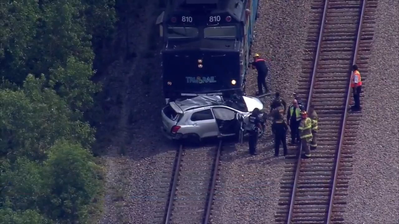 Driver killed in collision with SB Tri-Rail train near Oakland Park Blvd. - WSVN 7News | Miami News, Weather, Sports