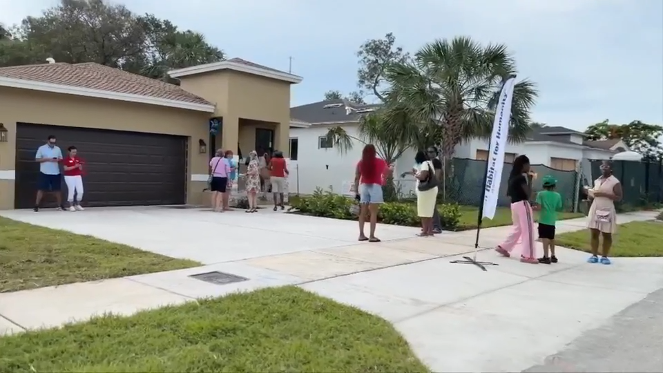 Habitat for Humanity dedicates new homes to 4 families in Fort Lauderdale - WSVN 7News | Miami News, Weather, Sports