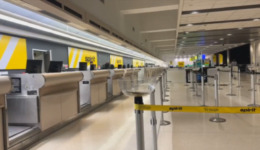Airlines step in to help stranded passengers following Spirit Airlines shutdown - WSVN 7News | Miami News, Weather, Sports