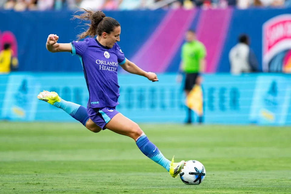 Orlando Pride SC defender Kerry Abello (29) attempts a shot at goal during an NWSL match between Orlando Pride SC and San Diego Wave FC on Sunday, May 24, 2026 at Snapdragon Stadium in San Diego Calif.