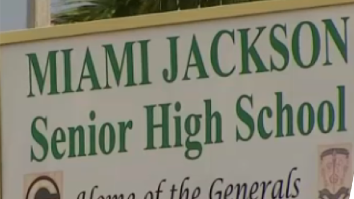 Teacher at Miami Jackson Senior High kissed, had relationship with student, report says – NBC 6 South Florida