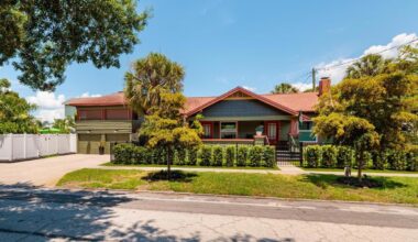 Places This Week: 1925 Historic Kenwood property lists