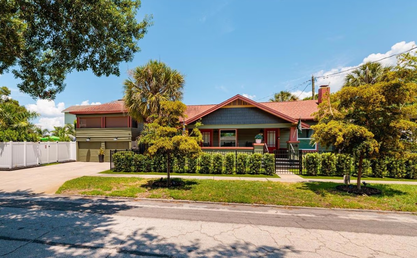 Places This Week: 1925 Historic Kenwood property lists