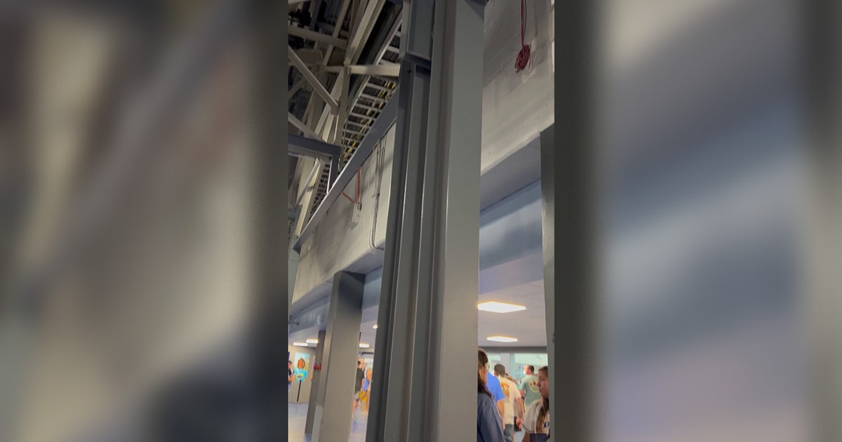 Fans question Tropicana Field safety after viral video shows moving support columns
