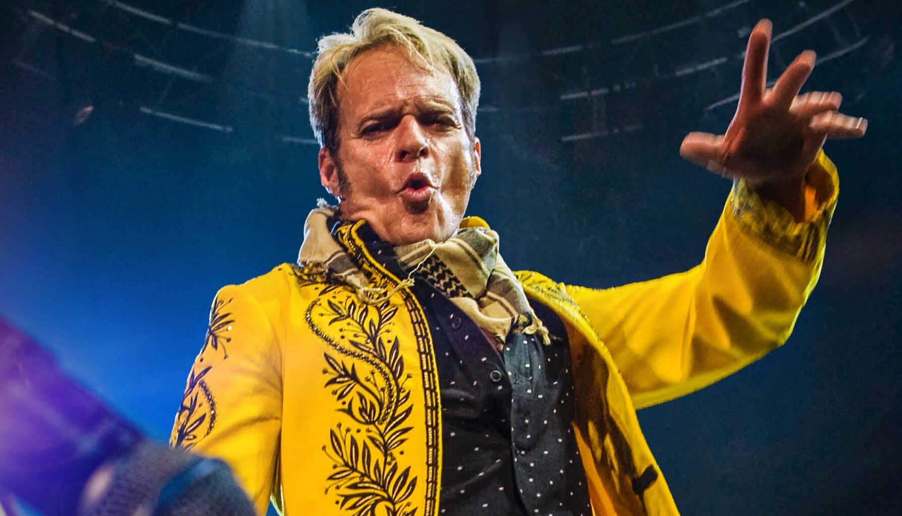 Former Van Halen frontman David Lee Roth brings the razzle and the dazzle to Orlando
