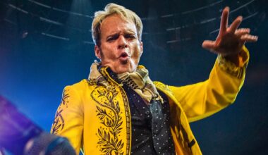 Former Van Halen frontman David Lee Roth brings the razzle and the dazzle to Orlando