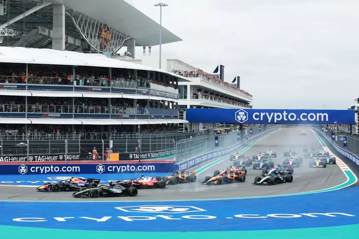 Andrea Kimi Antonelli, Mercedes, Max Verstappen, Red Bull Racing
