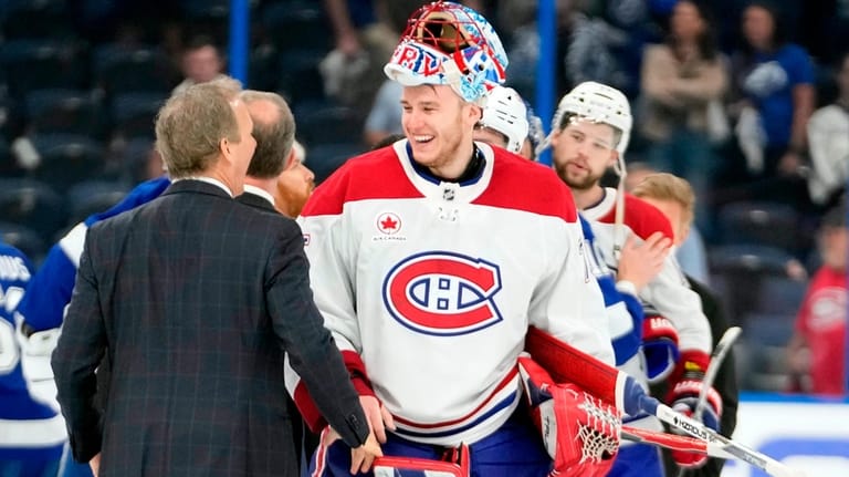 Montréal Canadiens goaltender Jakub Dobes talks to Tampa Bay Lightning...